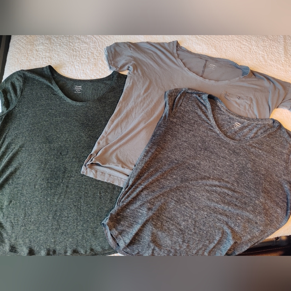 Set of Three Gray and Green T-Shirts